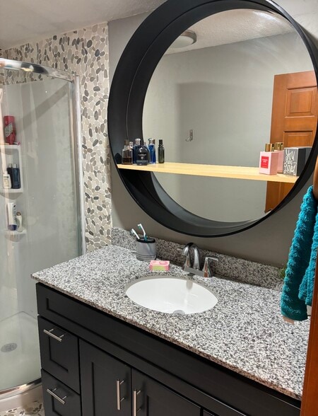 Newly Remodeled Bath. - 121 S Hellier St