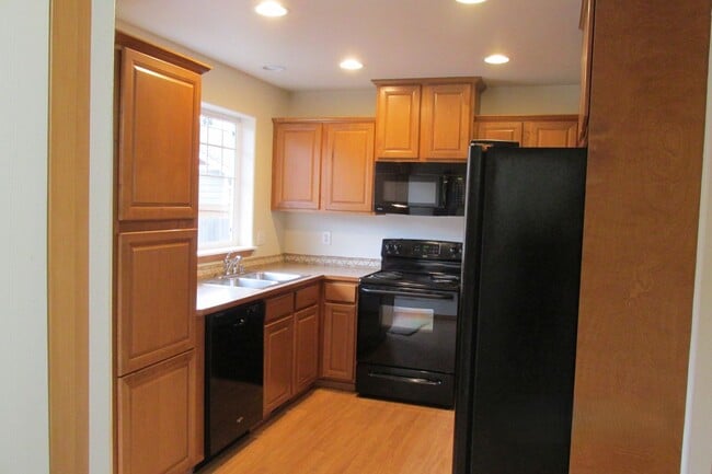 Building Photo - 3 Bedroom Townhouse in Sedro-Woolley