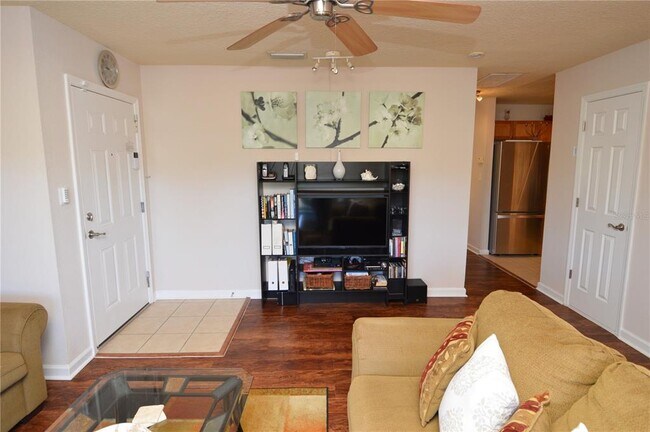Building Photo - 3889 Pompano Dr SE