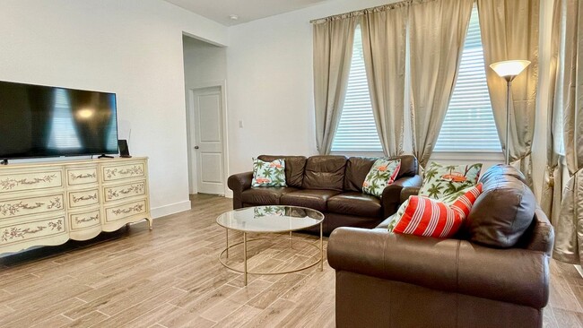 Building Photo - 4516 Bartagrass Dr