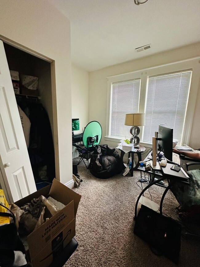 Building Photo - Beautifully Renovated 3bdrm/2.5bth Home Located in Richmond's North-side w/Balcony!