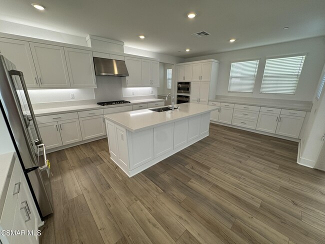 Building Photo - 701 Edward Scholle Dr