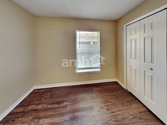 Building Photo - 2911 St James Ln