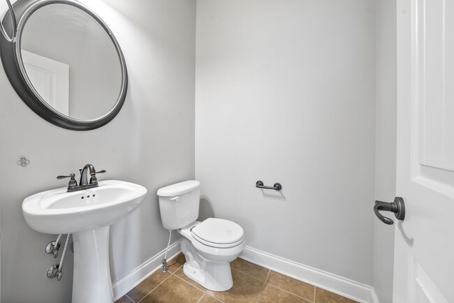 Building Photo - Three Bedroom with Bonus on Exit 8!