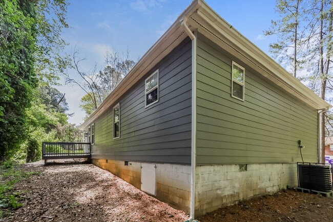 Building Photo - 4581 Doral Dr SW