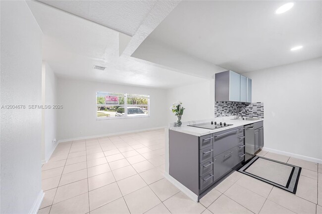 Building Photo - 543 SW 61st Terrace