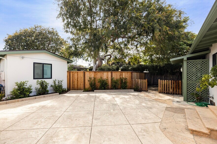 Building Photo - 1821 Chino St