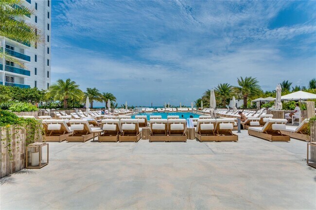 Building Photo - 2301 Collins Ave