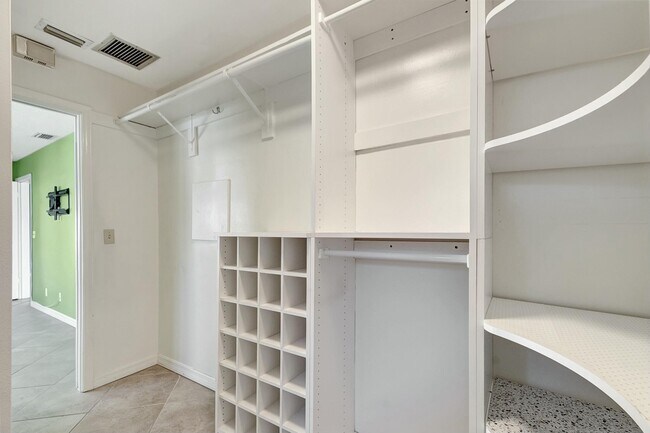Building Photo - 1753 W Terrace Dr