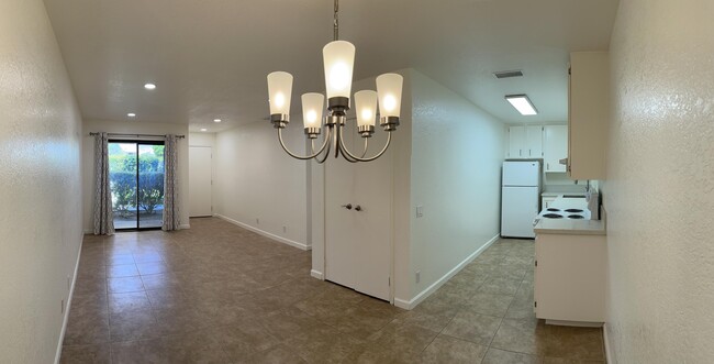 Building Photo - 2820 N Arcadia Ct
