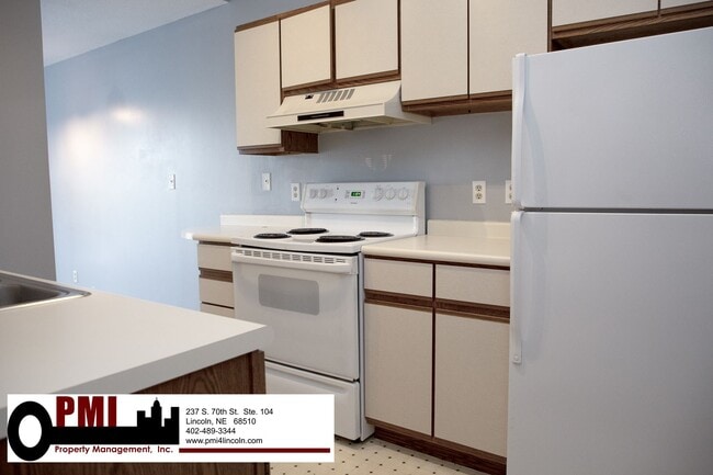 Building Photo - 2 Bedroom, 1.5 Bathroom Single Unit for Rent at Historic WaterPark