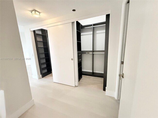 Building Photo - 3610 Yacht Club Dr