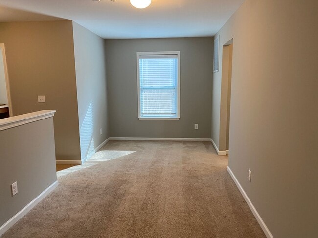 Building Photo - AVAILABLE TO SHOW!