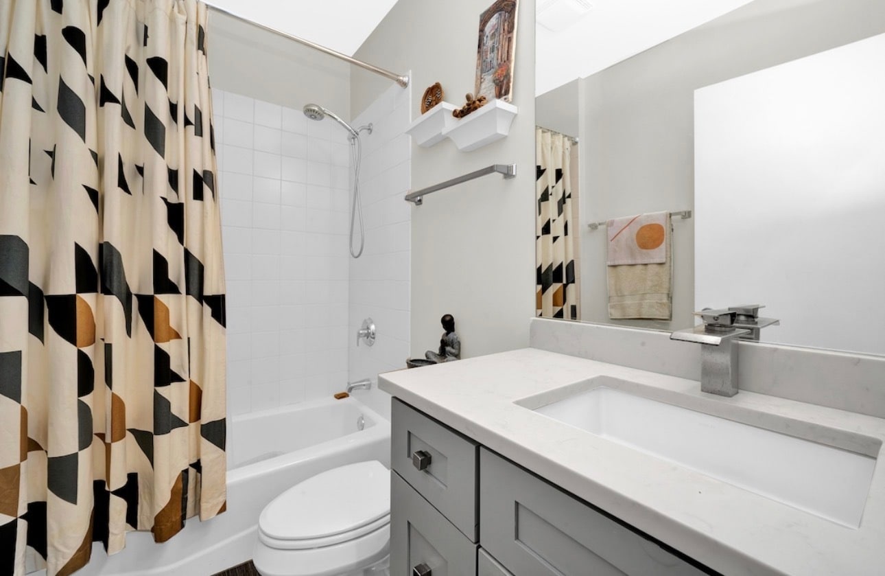 Building Photo - 550 W Fulton St