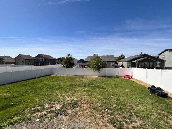Building Photo - Beautiful Home in Windsor