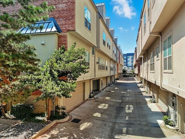 Building Photo - 1500 Pecos St