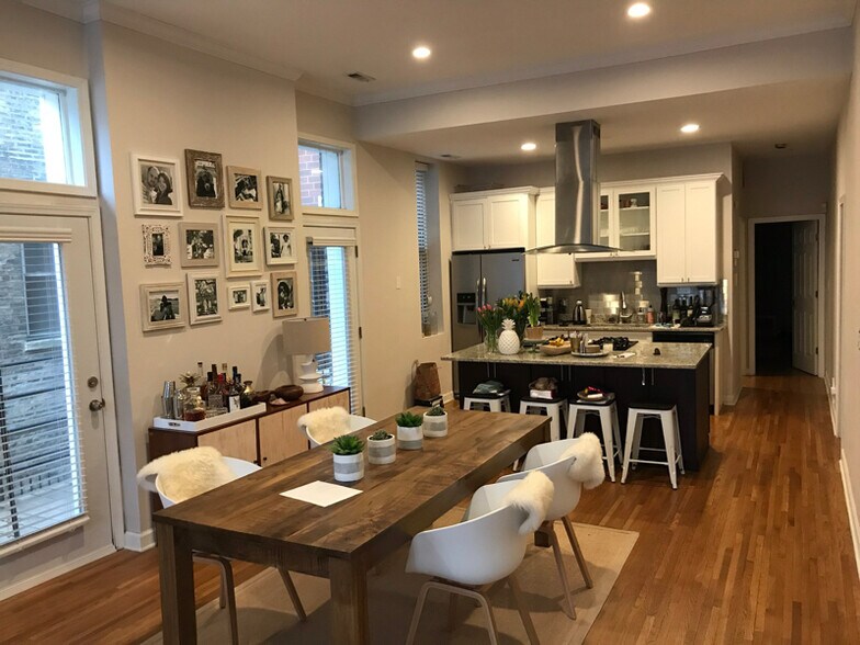 Building Photo - 245 W Scott St