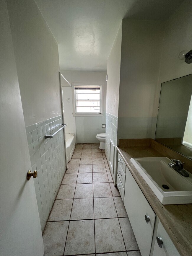 Building Photo - 2317 39th St