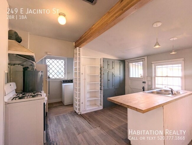 Building Photo - 249 E Jacinto St