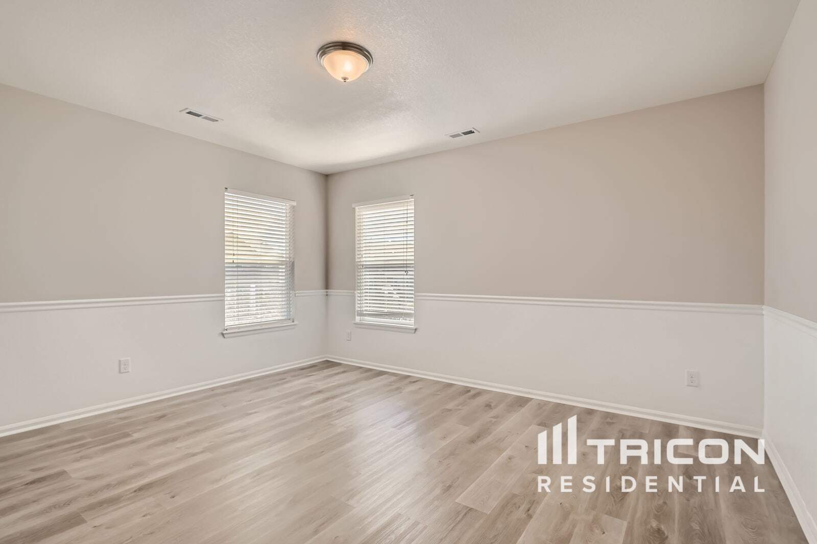 Building Photo - 4095 Eagle Ridge Way
