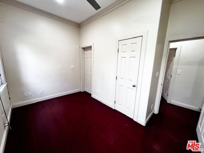 Building Photo - 2108 Oak St