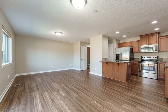 Building Photo - ASK ABOUT AUGUST MOVE IN SPECIAL 3 Bedroom...