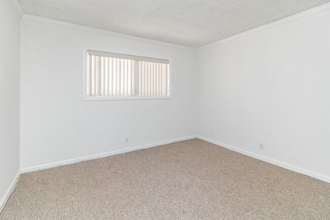 Building Photo - 6199 Canterbury Dr