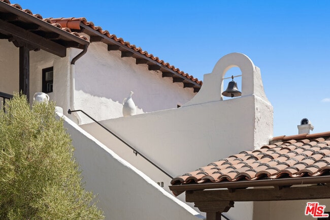 Building Photo - 1308 N Harper Ave