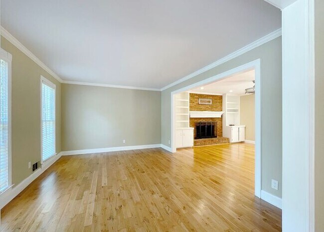 Building Photo - 811 Mitsy Ridge Dr