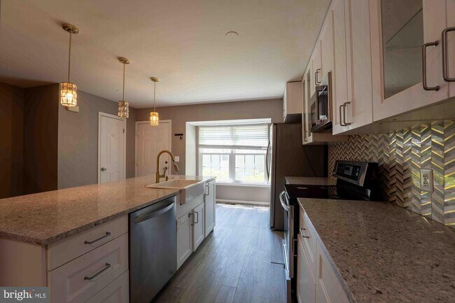 Building Photo - 18246 Fox Chase Cir