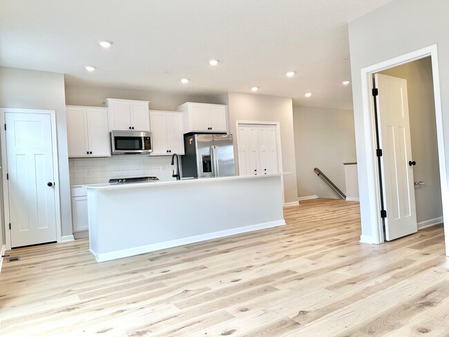 Building Photo - 13648 Pine Dr