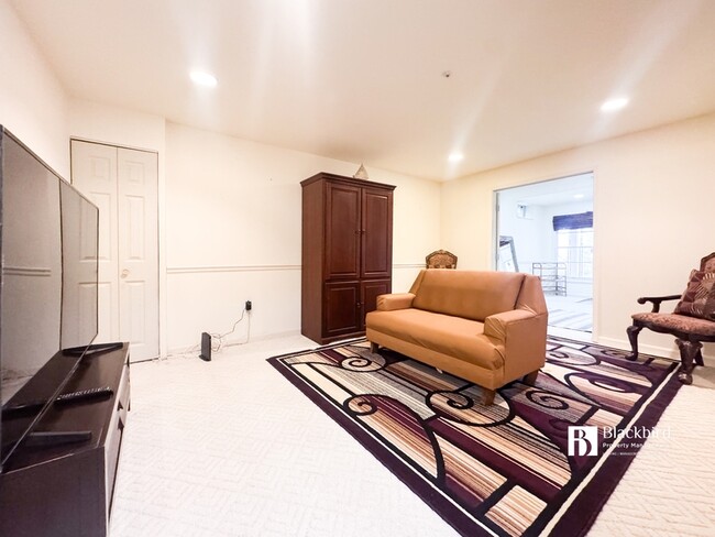 Building Photo - 1706 Poling Ave