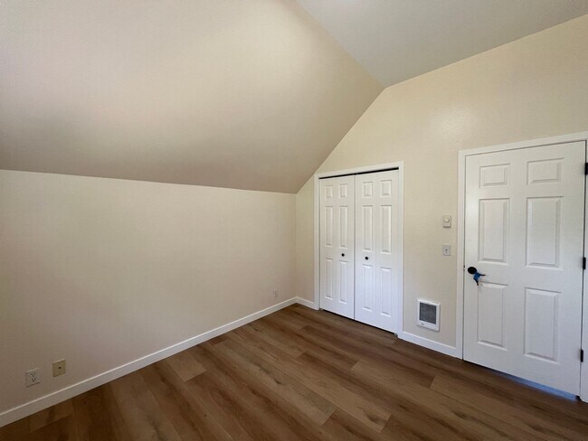 Building Photo - Ash Creek 409