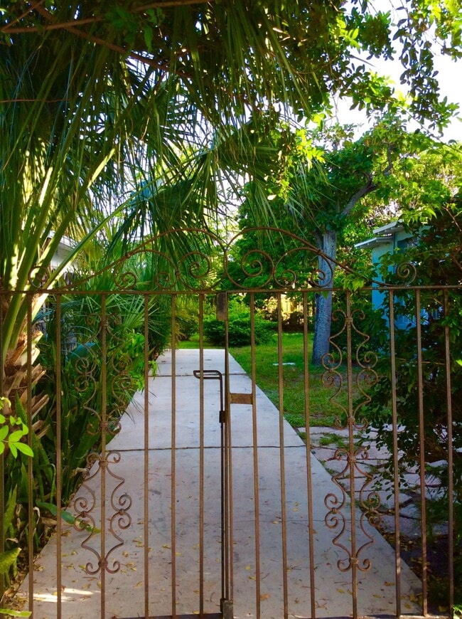 Building Photo - 382 Ellamar Rd