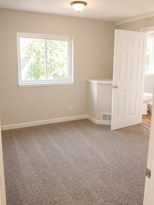 Building Photo - ***South Side Duplex Apartment For Rent * Pet Friendly * Walk to E. Carson St. * Available Now * ...
