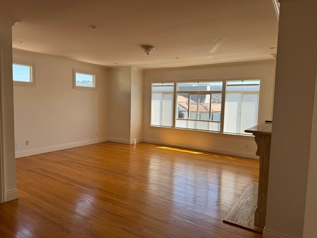 Building Photo - 70 Farallones St