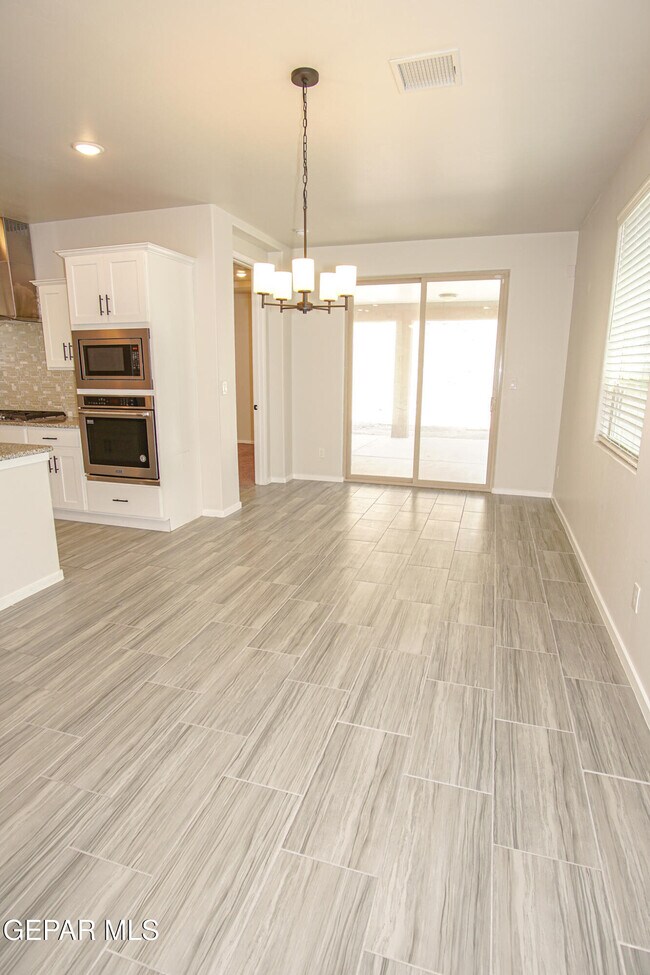 Building Photo - 12993 Tryne Way