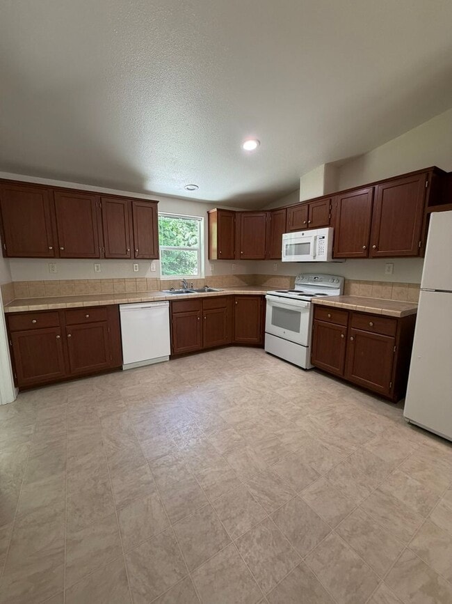 Building Photo - Peaceful Living – 3 Bedroom, 2 Bath Single-Family Home