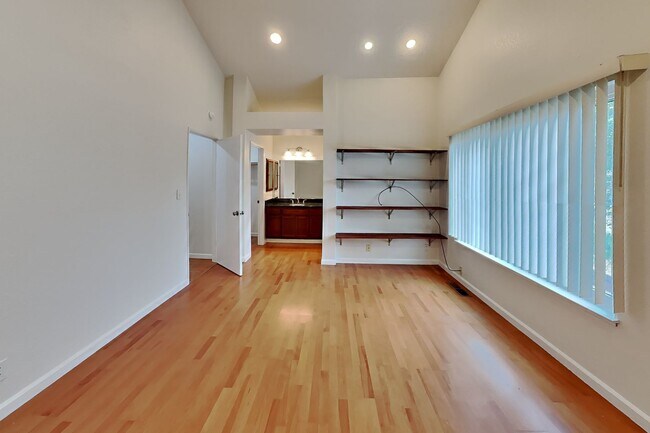 Building Photo - 2331 Sweetwater Dr