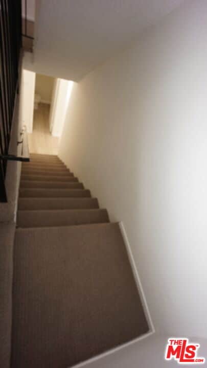 Building Photo - 1418 S Bentley Ave