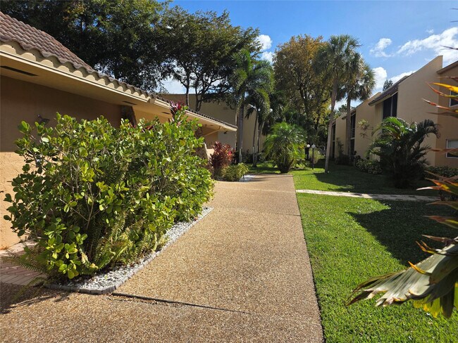 Building Photo - 959 SE 2nd Ave