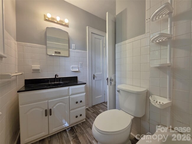 Building Photo - 754 Montgomery Ave