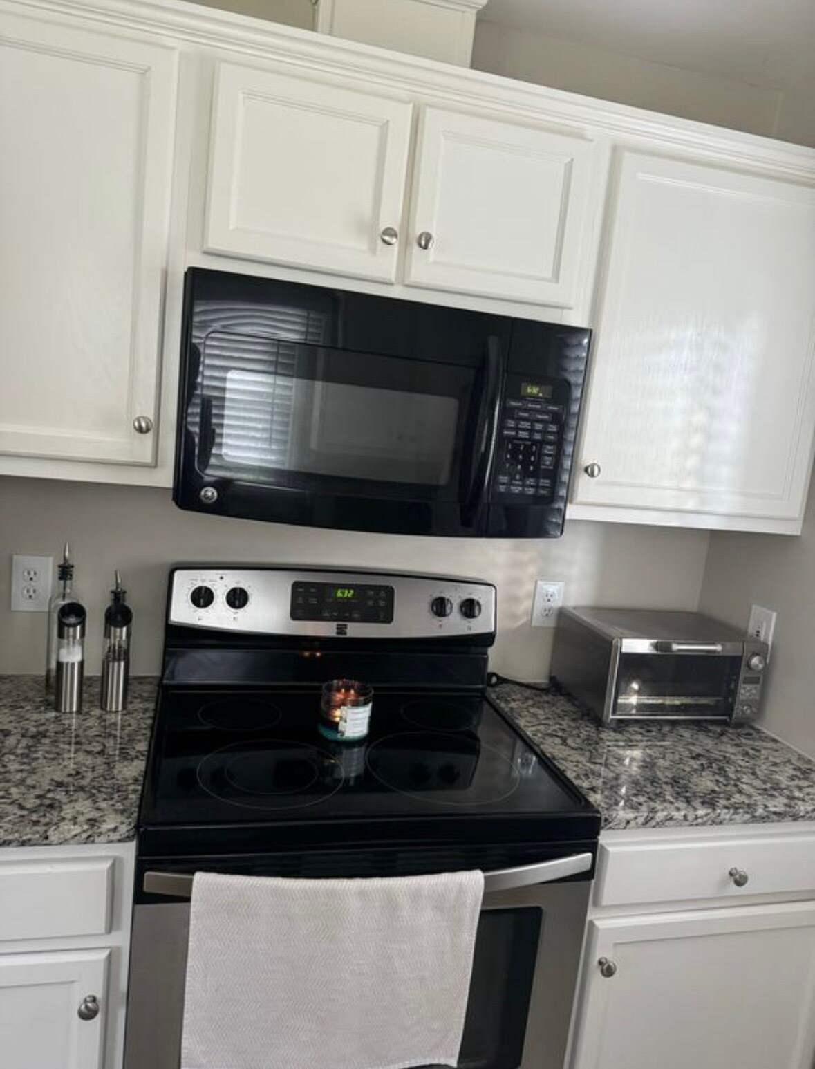 Building Photo - 405 Crestwood Dr