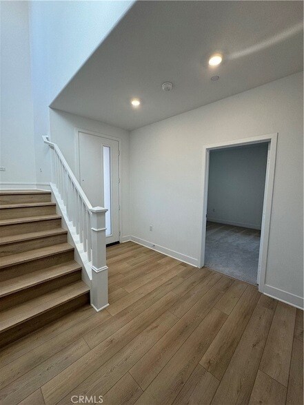 Building Photo - 436 Loon