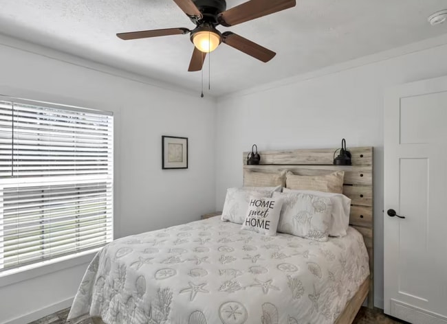 Building Photo - 22 Santana Dr