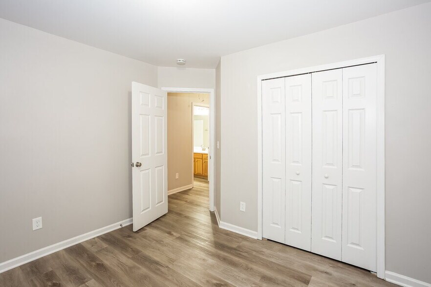 Building Photo - 4635 Abercromby St