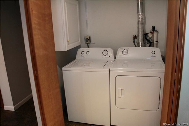 Building Photo - 371 Hammertown Rd