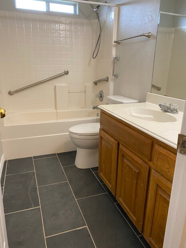 Building Photo - 3136 Braford Dr