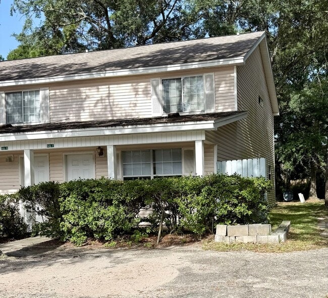 Building Photo - New Listing!