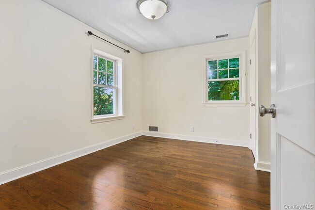 Building Photo - 724 Forest Ave